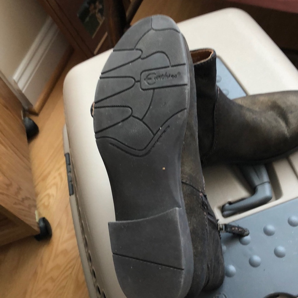 Boots - Picture 3 of 3